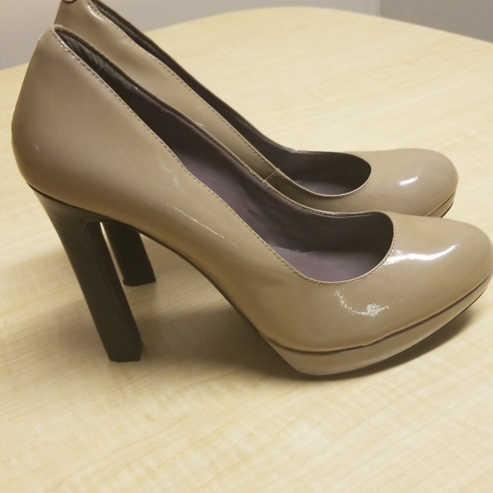 Shoes - Picture 2 of 5